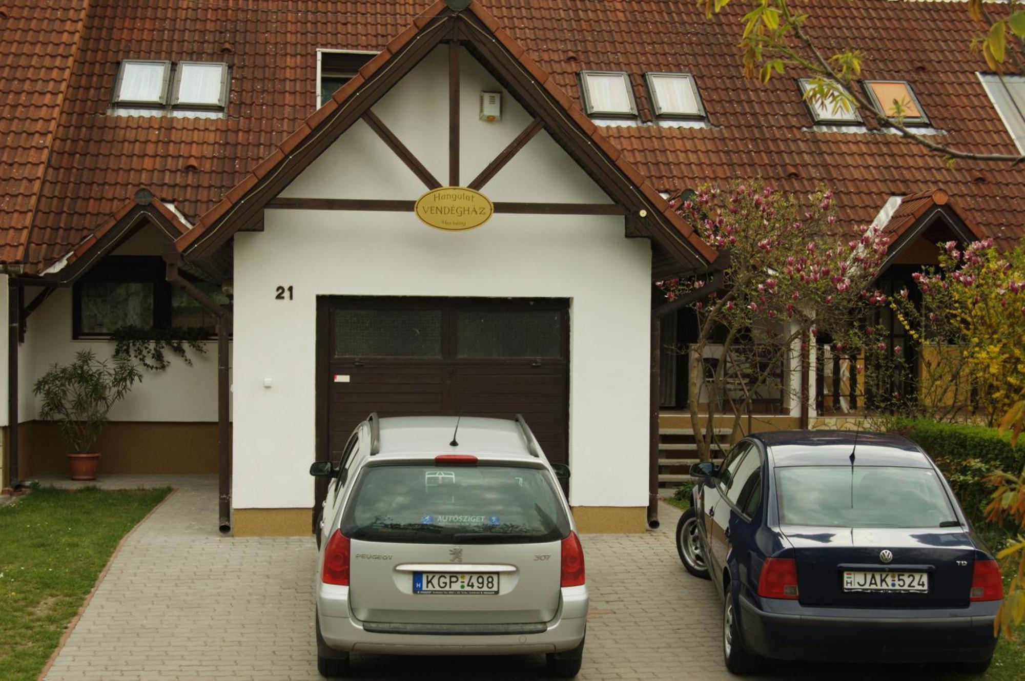 Apartment Hangulat / *